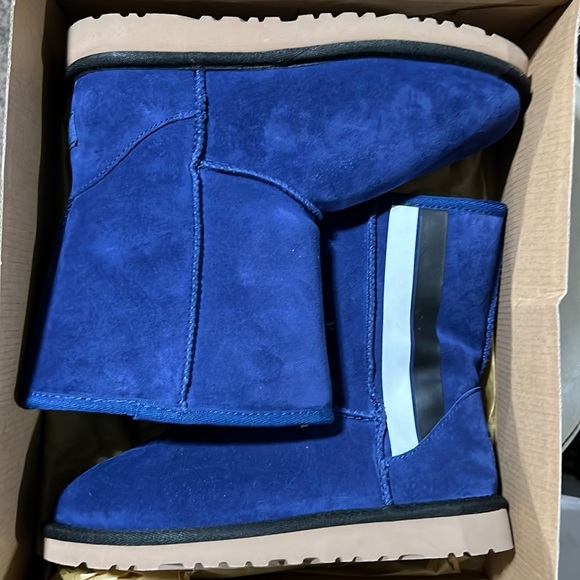 UGG Other - Short dark blue uggs